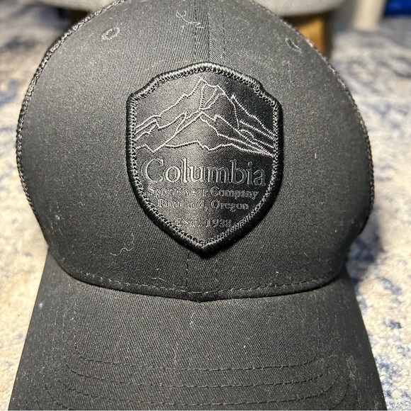 Columbia Black Flexfit Hat - Picture 2 of 11
